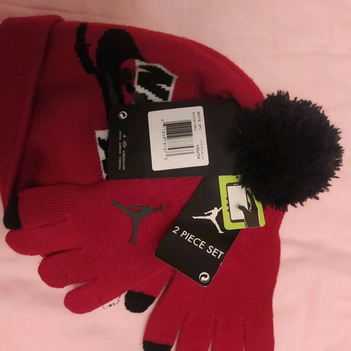 Jordan hat and gloves new with tags, for ages 4 to 6, red