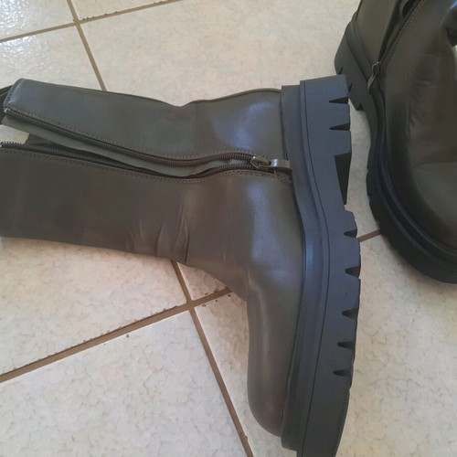Leather ankle boots size 40 like new