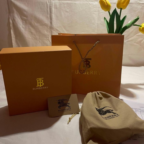 Burberry reversible leather belt new with full packaging