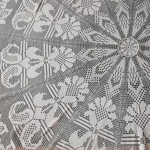 Handmade crocheted round tablecloth diameter 180cm like new