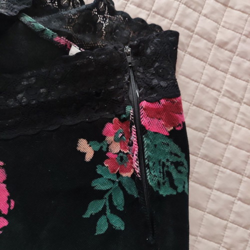 Kookai skirt like new, black with multicolor floral pattern, size S