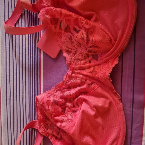 Marks & Spencer bra, coral watermelon color, size 80H