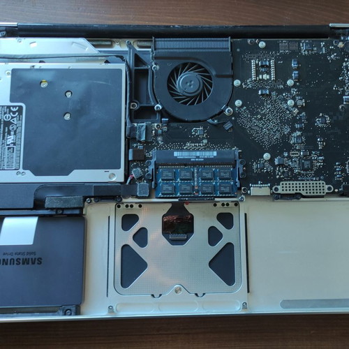 Apple MacBook Pro 15-inch Mid 2009 semi-functional, used