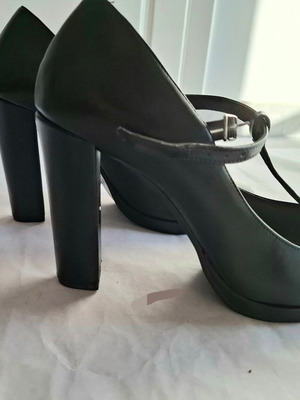 Stefania black Mary Jane pumps size 41 like new