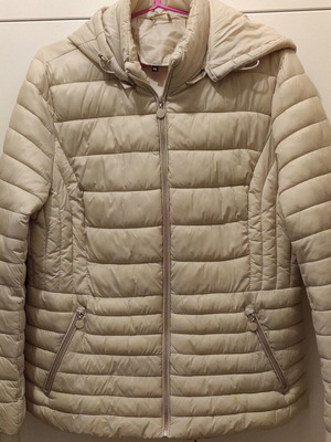 Women's short beige jacket like new with removable hood