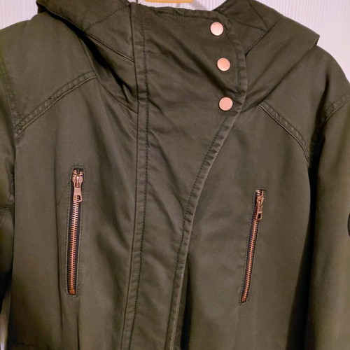 Only women's parka like new, khaki color, size M