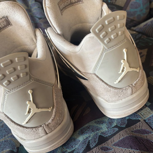 Air Jordan 4 Retro Frozen Moments sneakers, size 42, grey silver