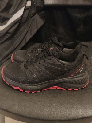 Παπούτσια Karrimor αδιάβροχα σαν καινούργια, νούμερο 42, αθλητικά