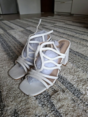 White sandals with thick heel new, unworn, size 39