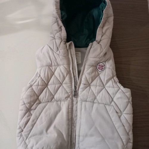 ZARA sleeveless jacket used size 2-3 (98 cm height) light gray with fleece