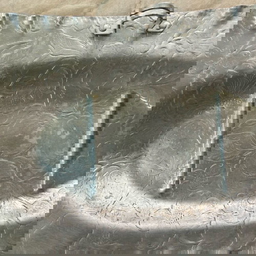 Винтидж алуминиев поднос с дръжки употребяван, релефни флорални плодове Motiltheartlyons