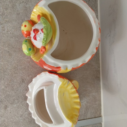 Easter ceramic container 21cm like new, egg-shaped cookie jar with chick figure