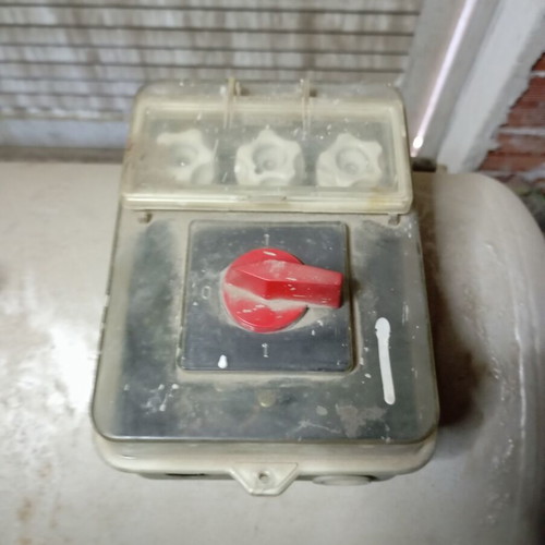 Three-phase switch