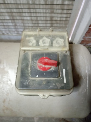 Three-phase switch