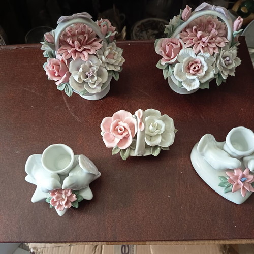 Porcelain rose set with resin flowers, like new