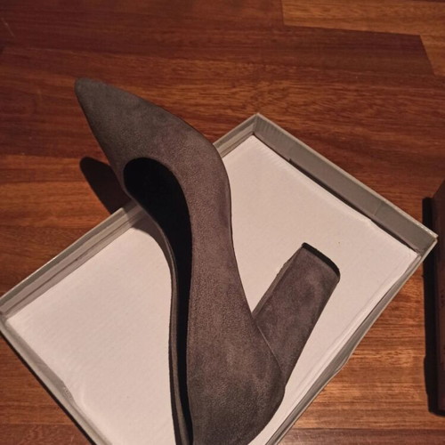 Envie Shoes grey velvet pumps like new, size 37