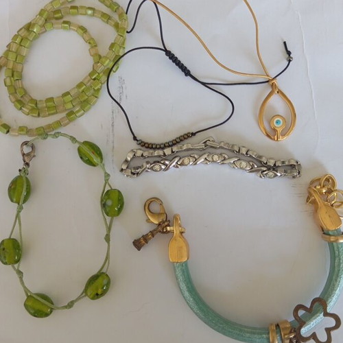 Jewelry set like new, 7 pieces with bracelets and earrings