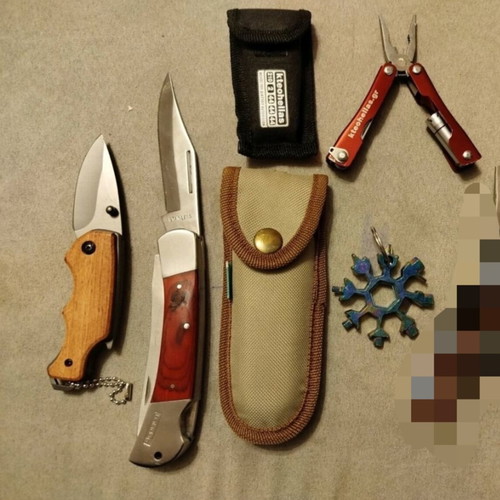 EDC set like new with 2 pocket knives, small multitool, snowflake multitool