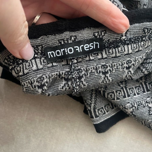 Mariofresh knitted shorts size small like new, black