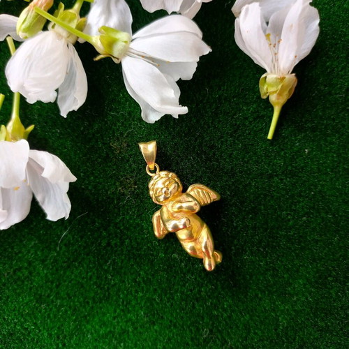 Cherub Angel Charm 18 K pendant like new, gold color