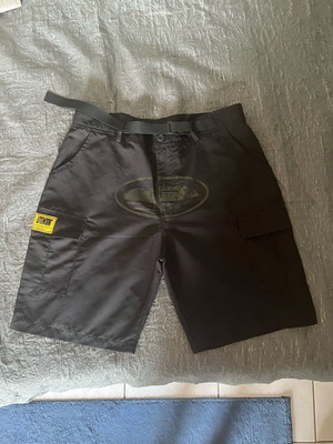 Corteiz Triple Black Cargo Shorts Large like new, black