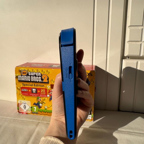 Nintendo 2DS like new, complete in box, blue