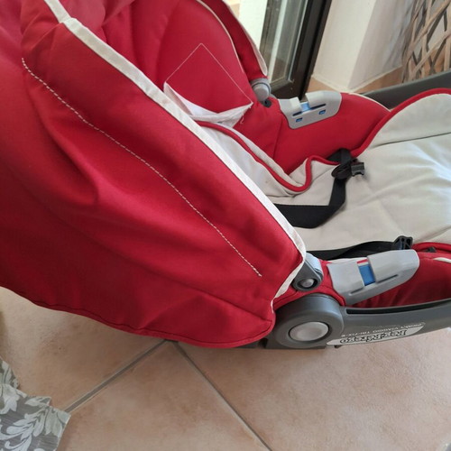 Peg-Perego baby car seat red like new, no ISO FIX