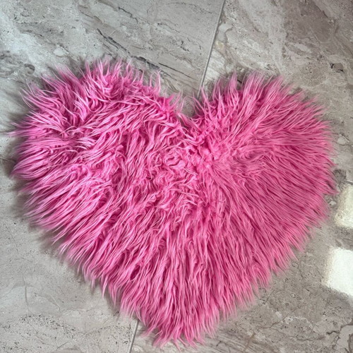 Heart-shaped fluffy rug like new