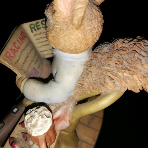 Leonardo decorative squirrel like new 10 x 10