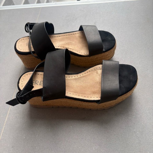 Fred platform sandals like new, size 40, black