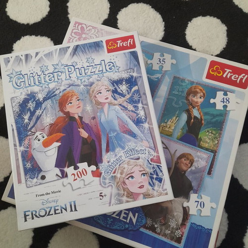 Frozen puzzle set of 2 like new