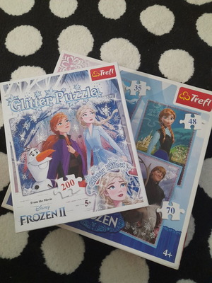 Frozen puzzle set of 2 like new