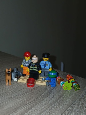 Lego minifigures and accessories, used