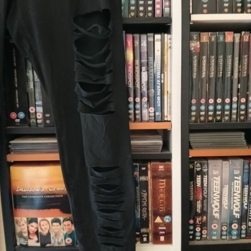 Romwe μαύρο κολάν size L με σκισίματα σαν καινούργιο