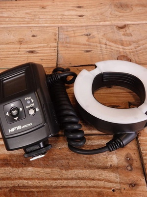 Nissin MF-18 Macro Ring Flash like new, compatible with Canon EOS