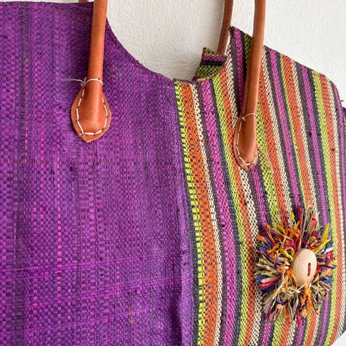 Straw bag with decorative flower new, purple