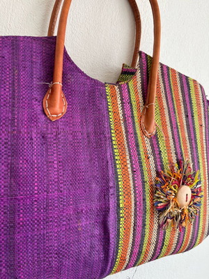 Straw bag with decorative flower new, purple