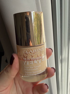 Clarins Skin Illusion Velvet Foundation 105 N used, half full