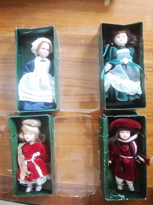 Mini porcelain collectible dolls like new, 15 cm tall