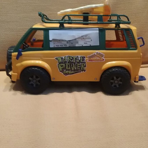 Tmnt pizza truck like new with batteries