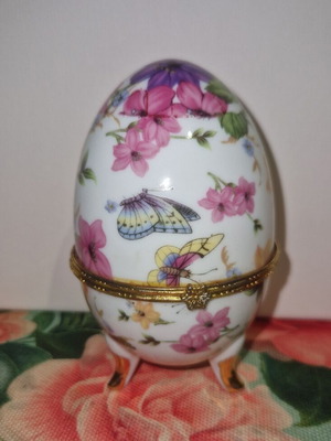 Limoge porcelain decorative egg like new