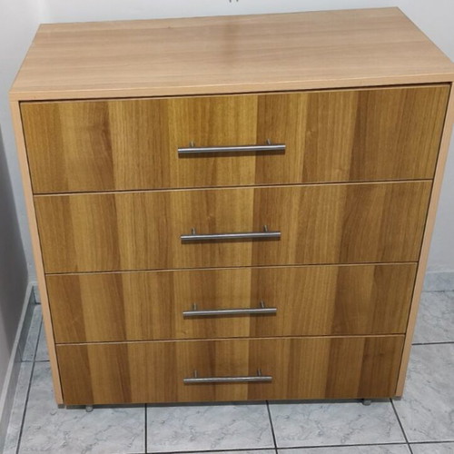 Chest of drawers with 4 drawers like new, with wheels