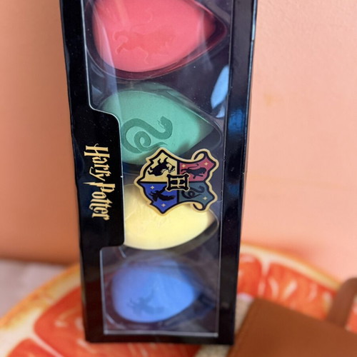 Harry Potter Makeup Sponge Set and Hogwarts Express Backpack like new, beige multicolor