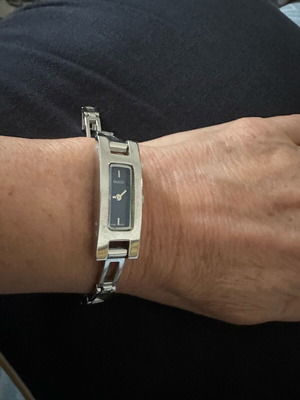 Gucci women's watch like new with silver metal bracelet