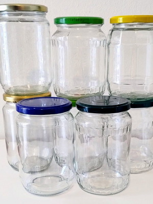 Glass jars set of 8, 720ml each, like new with metal lids