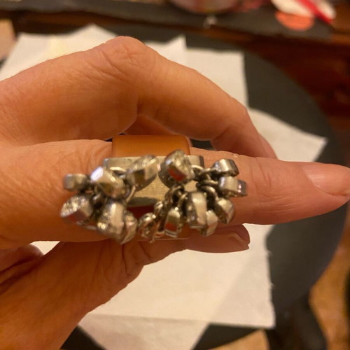 Ring with salmon rubber and beautiful designs like new
