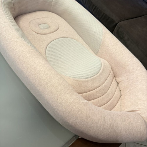 Inglesina Welcome Pod anatomical baby nest like new