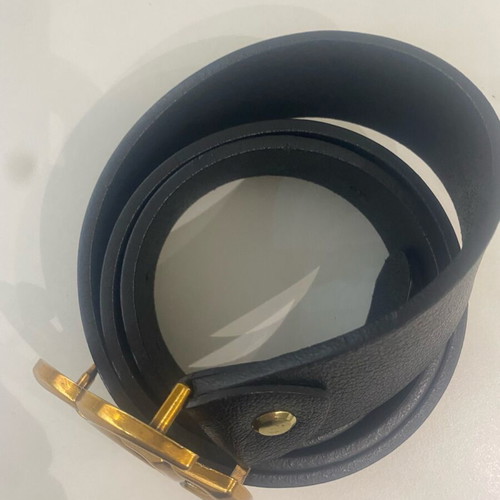 Gucci leather belt like new, size 105, black