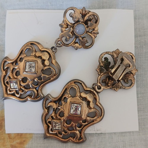 Vintage earrings like new, clip-on dangling, brass material