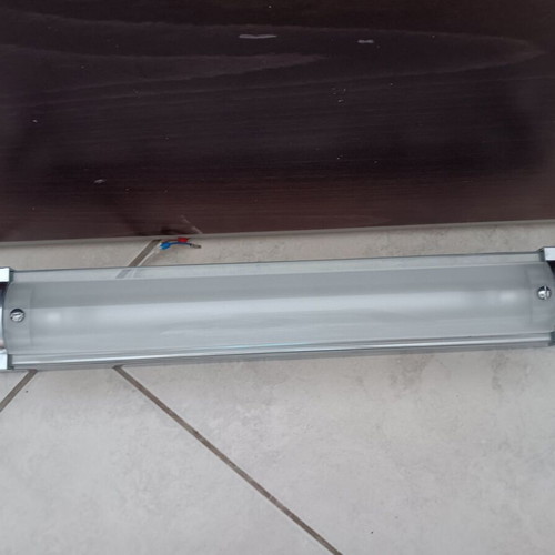 Bathroom light used with one defect